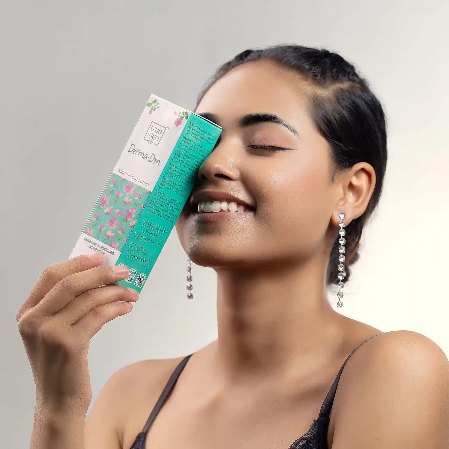 Daily use moisturizer lotion forming a protective barrier