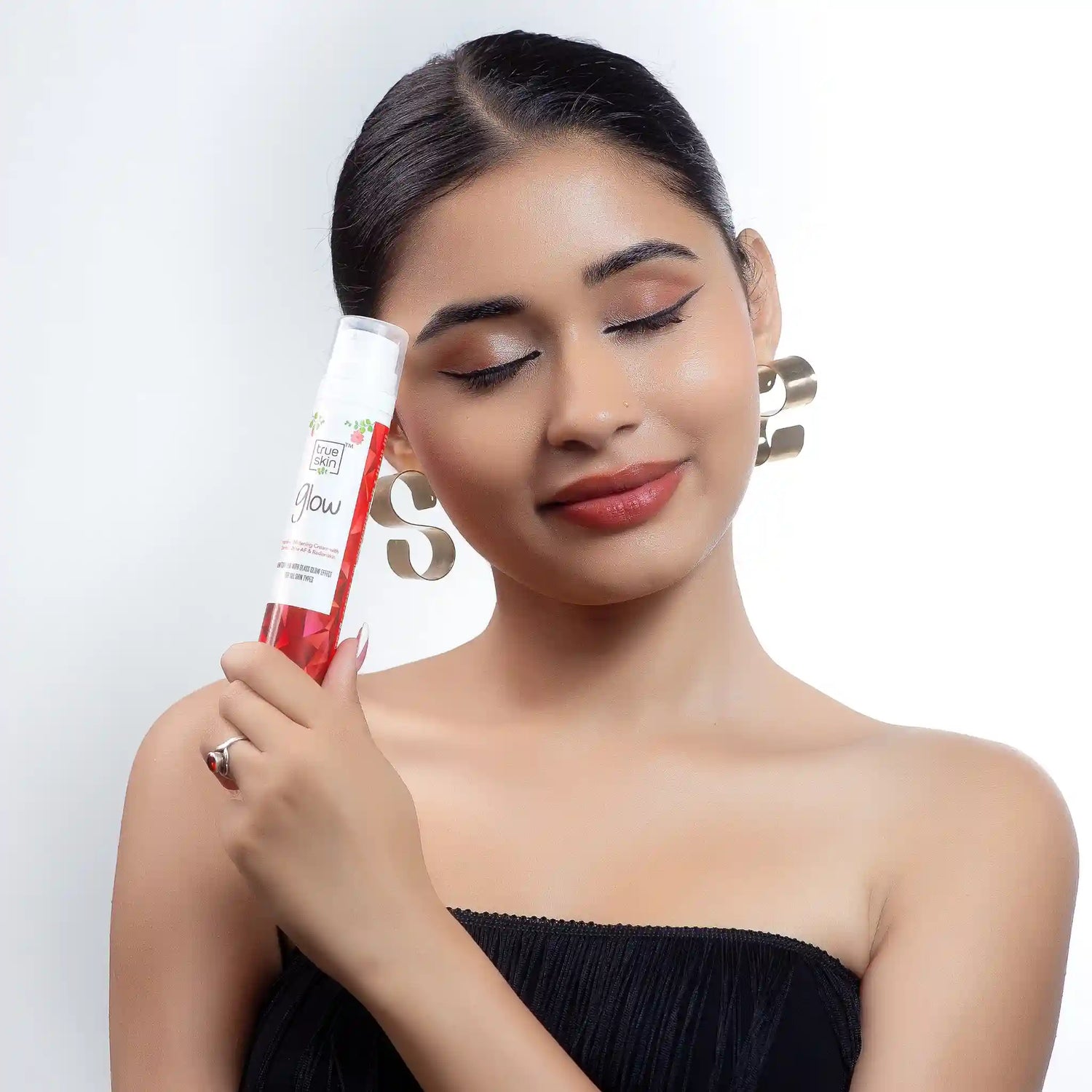 True Skin Glow Cream with nourishing and hydrating ingredients like Papaya Extract