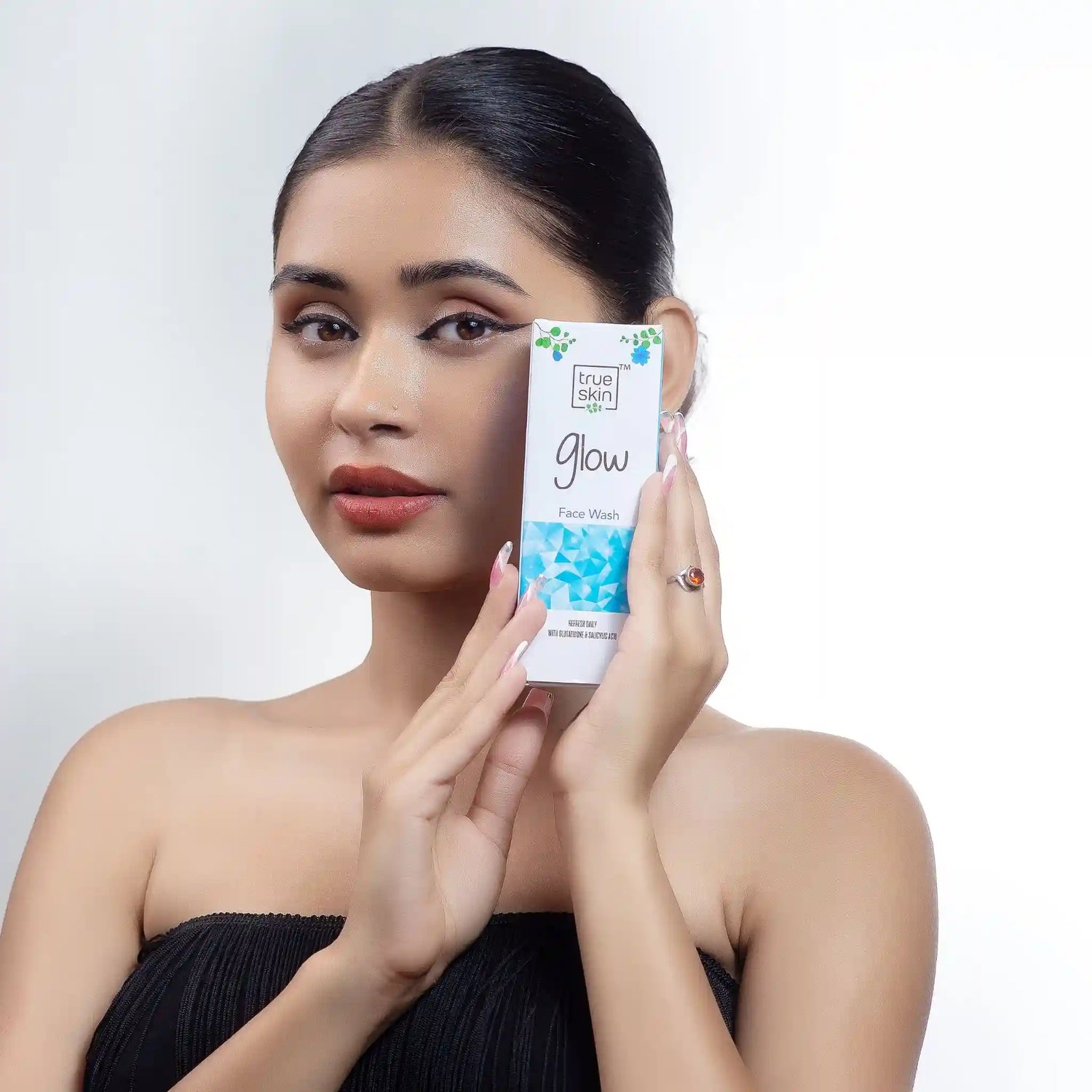 Glow_face_wash_-best_face_for_skin_care_-_true_skin