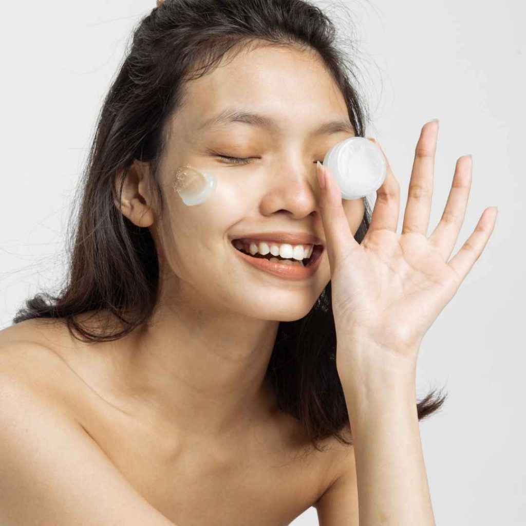 Face Wash vs. Cleanser: Which is Better for Your Skin?